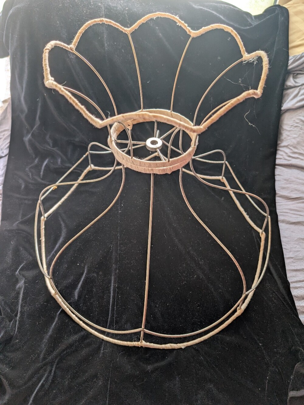 Decorative Metal Wire Sculpture Frame in Natural Brown